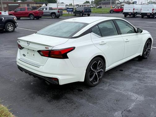 Pearl White Tricoat 2023 Nissan Altima SR FWD