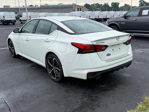 Pearl White Tricoat 2023 Nissan Altima SR FWD