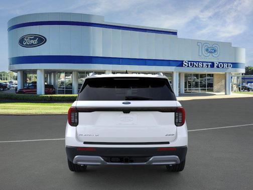 Star White Metallic Tri-Coat 2026 Ford Explorer Platinum