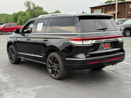 Infinite Black Metallic Clearcoat 2024 Lincoln Navigator Reserve