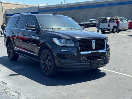 Infinite Black Metallic Clearcoat 2024 Lincoln Navigator Reserve