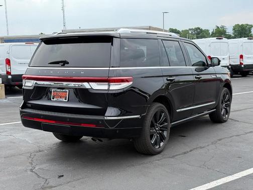 Infinite Black Metallic Clearcoat 2024 Lincoln Navigator Reserve
