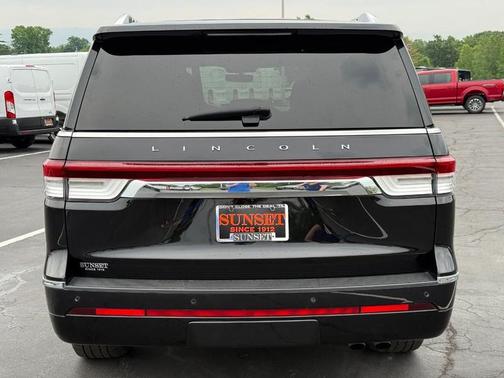 Infinite Black Metallic Clearcoat 2024 Lincoln Navigator Reserve