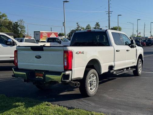 Oxford White 2025 Ford F-350 XLT