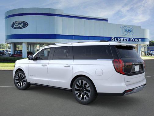 Star White Metallic Tri-Coat 2026 Ford Expedition Max Platinum