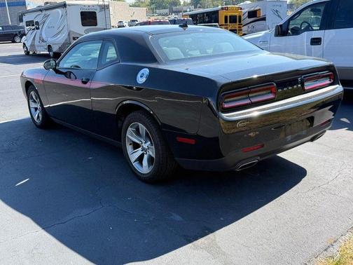 2017 Dodge Challenger SXT