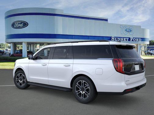 Star White Metallic Tri-Coat 2026 Ford Expedition Max Active 4x4