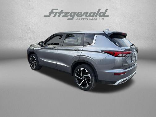 Gray 2024 Mitsubishi Outlander SE 2.5 S-AWC