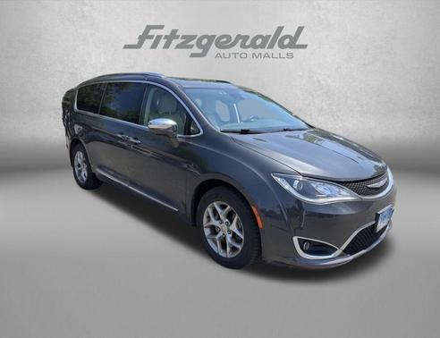 Granite Crystal Metallic Clearcoat 2018 Chrysler Pacifica Limited