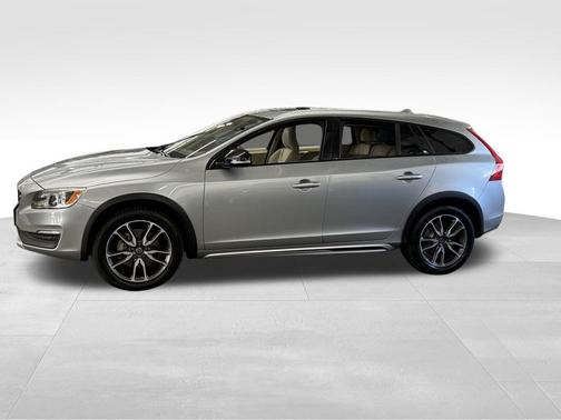 2016 Volvo V60 Cross Country T5
