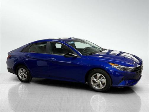 2022 Hyundai ELANTRA SE