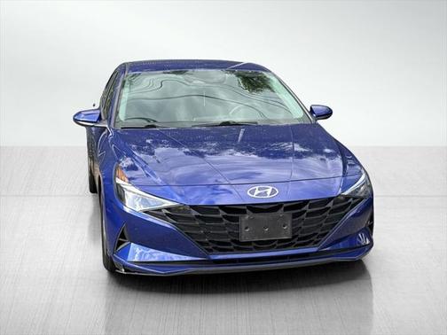 2022 Hyundai ELANTRA SE