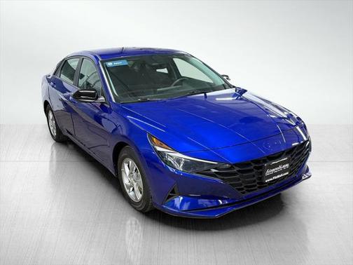2022 Hyundai ELANTRA SE