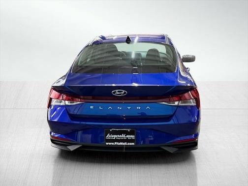 2022 Hyundai ELANTRA SE