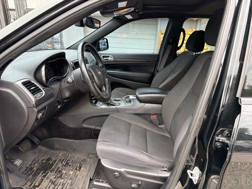 Diamond Black Crystal Pearlcoat 2019 Jeep Grand Cherokee Upland