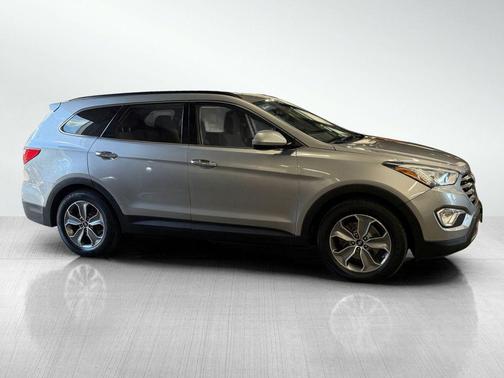 2016 Hyundai SANTA FE SE