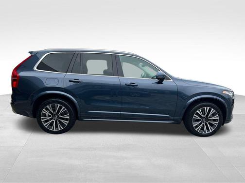 2020 Volvo XC90 T6 Momentum