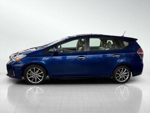 2015 Toyota Prius v Five