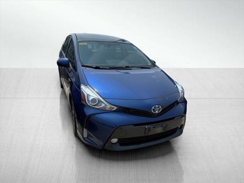 2015 Toyota Prius v Five