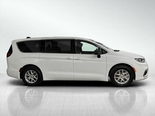 2024 Chrysler Pacifica Touring