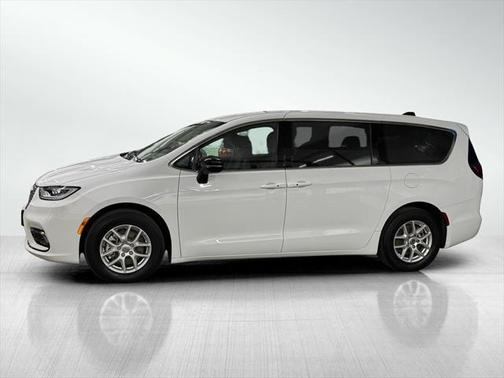 2024 Chrysler Pacifica Touring