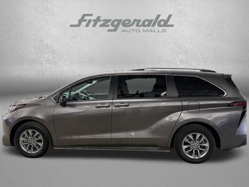2022 Toyota Sienna XLE