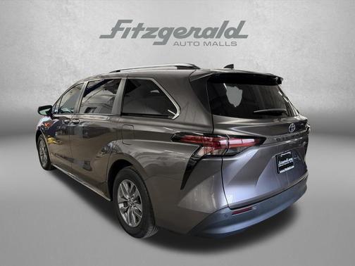 2022 Toyota Sienna XLE