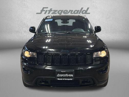 Diamond Black Crystal Pearlcoat 2018 Jeep Grand Cherokee Upland