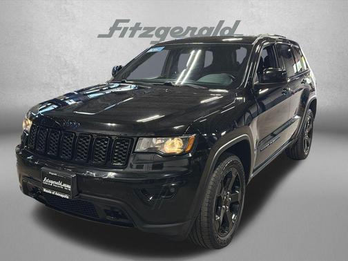 Diamond Black Crystal Pearlcoat 2018 Jeep Grand Cherokee Upland