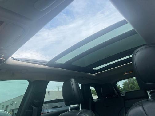 Diamond Black Crystal Pearlcoat 2017 Jeep Cherokee Limited