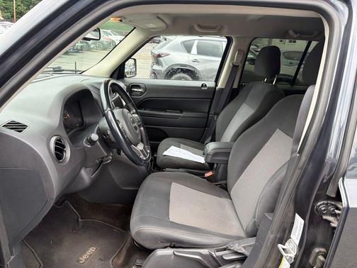 Maximum Steel Metallic Clearcoat 2016 Jeep Patriot Latitude