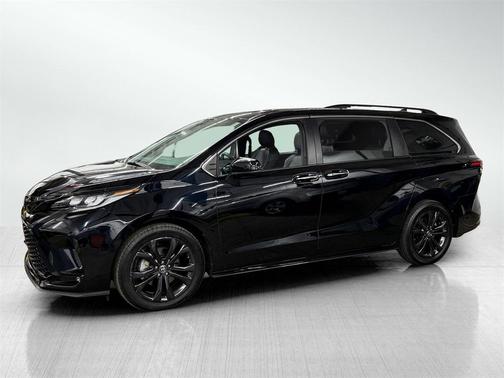 2022 Toyota Sienna XSE 7 Passenger