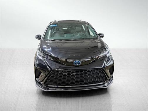 2022 Toyota Sienna XSE 7 Passenger