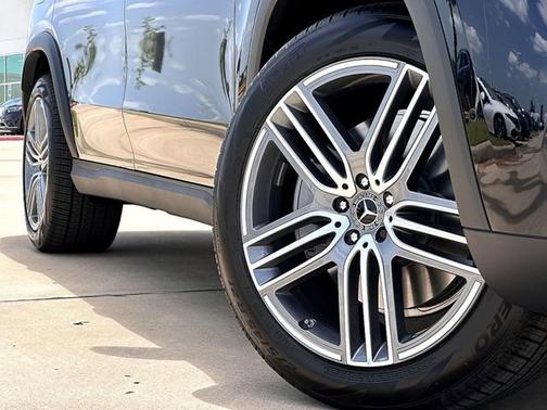 2025 Mercedes-Benz GLS 450 