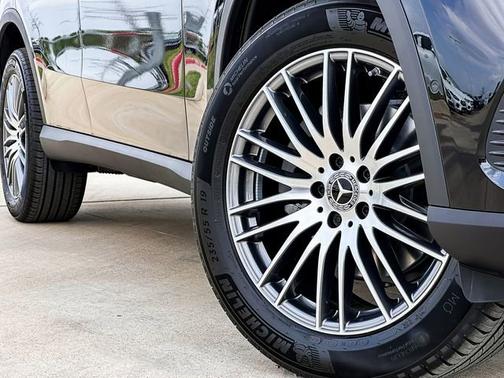 2025 Mercedes-Benz GLC 300 