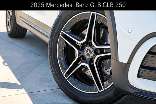 2025 Mercedes-Benz GLB 250 