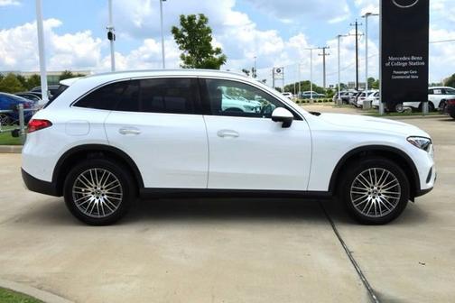 2025 Mercedes-Benz GLC 300