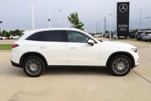 Polar White 2026 Mercedes-Benz GLC 300