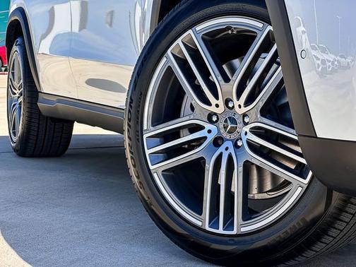 2025 Mercedes-Benz GLS 450 