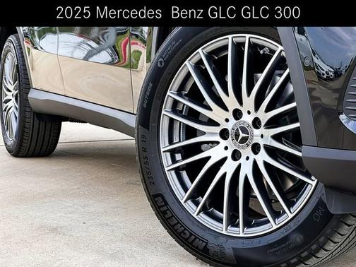 2025 Mercedes-Benz GLC 300 Base