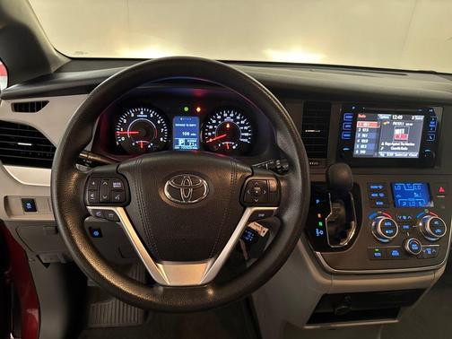 2015 Toyota Sienna LE
