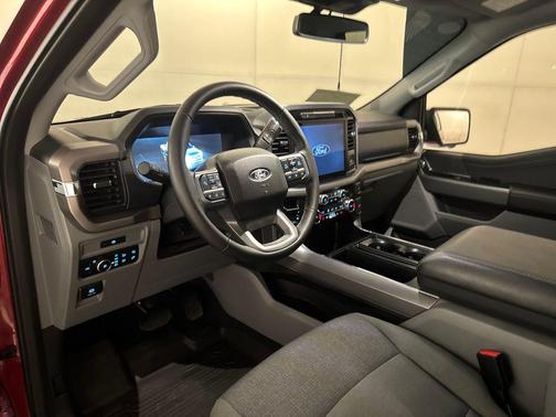 Rapid Red Metallic Tinted Clearcoat 2025 Ford F-150 XLT