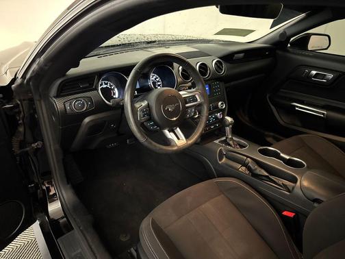 2021 Ford Mustang EcoBoost