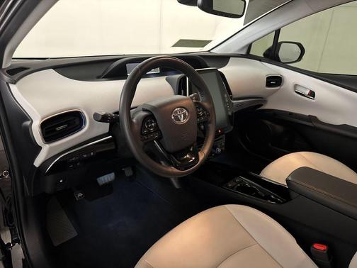 2022 Toyota Prius L