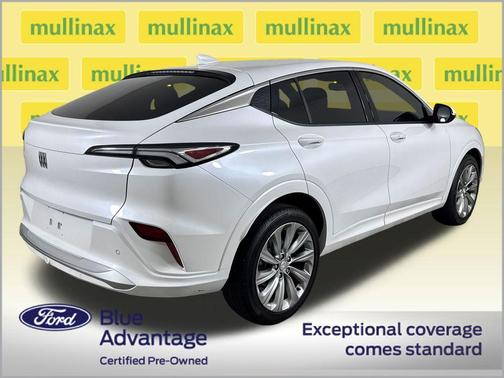 White Frost Tri-Coat 2025 Buick Envista Avenir