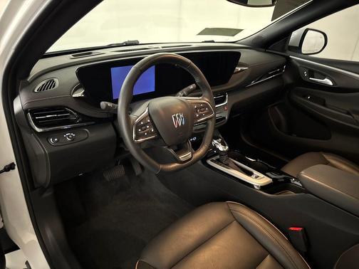 White Frost Tri-Coat 2025 Buick Envista Avenir