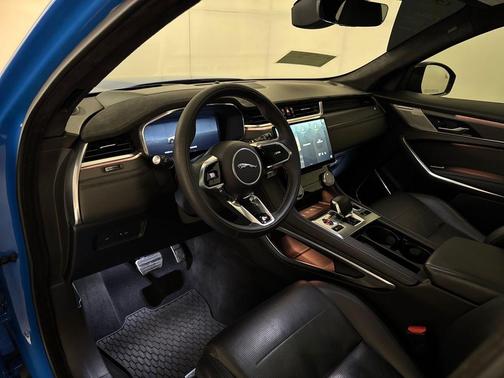 2023 Jaguar F-PACE SVR
