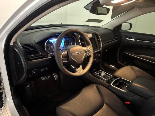 Bright White Clearcoat 2023 Chrysler 300 Touring
