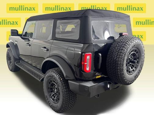 Shadow Black 2026 Ford Bronco Outer Banks