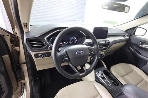 Photo 4 of 33 of 2020 Ford Escape SEL